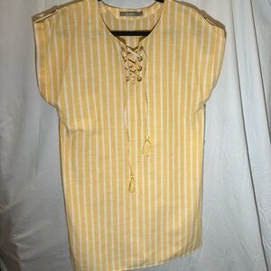 2Sable Yellow and White Dress
Size Large Sleeveless